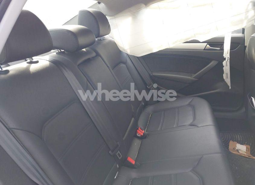 Photo 8 of 2012 Volkswagen Passat 2.5L SE (VIN 1VWBP7A33CC080948)