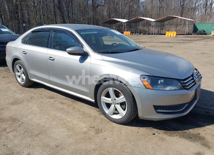 2012 Volkswagen Passat 2.5L SE (VIN 1VWBP7A33CC082053) main photo
