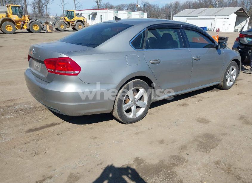 Photo 4 of 2012 Volkswagen Passat 2.5L SE (VIN 1VWBP7A33CC082053)
