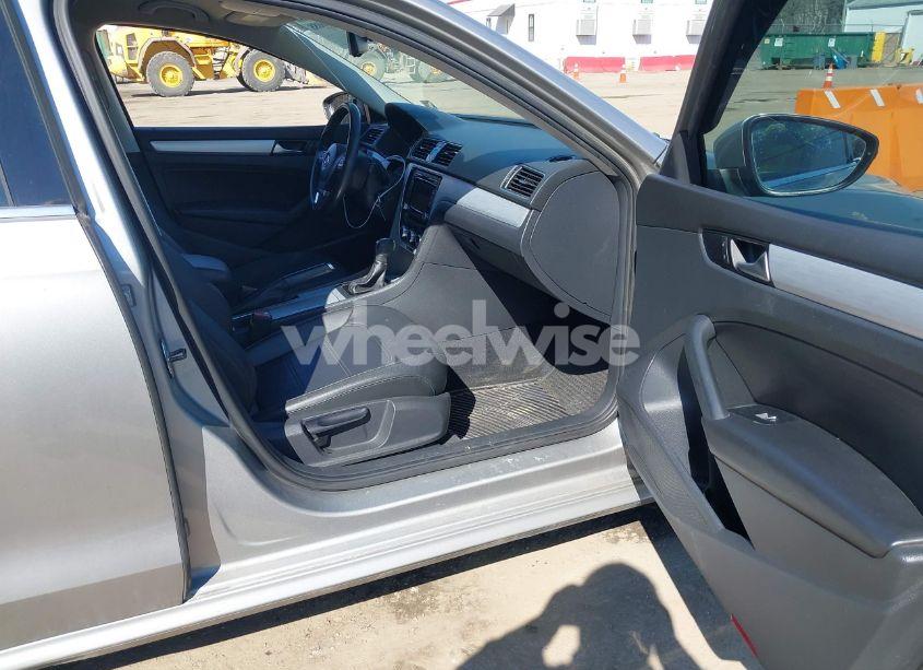 Photo 5 of 2012 Volkswagen Passat 2.5L SE (VIN 1VWBP7A33CC082053)