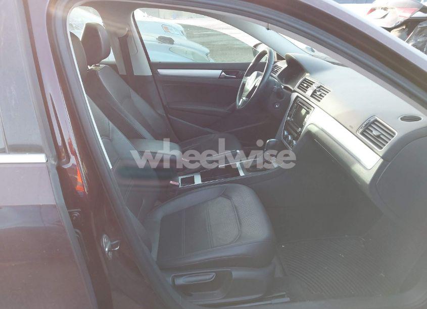 Photo 5 of 2012 Volkswagen Passat 2.5L SE (VIN 1VWBP7A33CC091500)