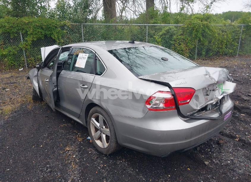 Photo 3 of 2013 Volkswagen Passat 2.5L SE (VIN 1VWBP7A33DC041410)