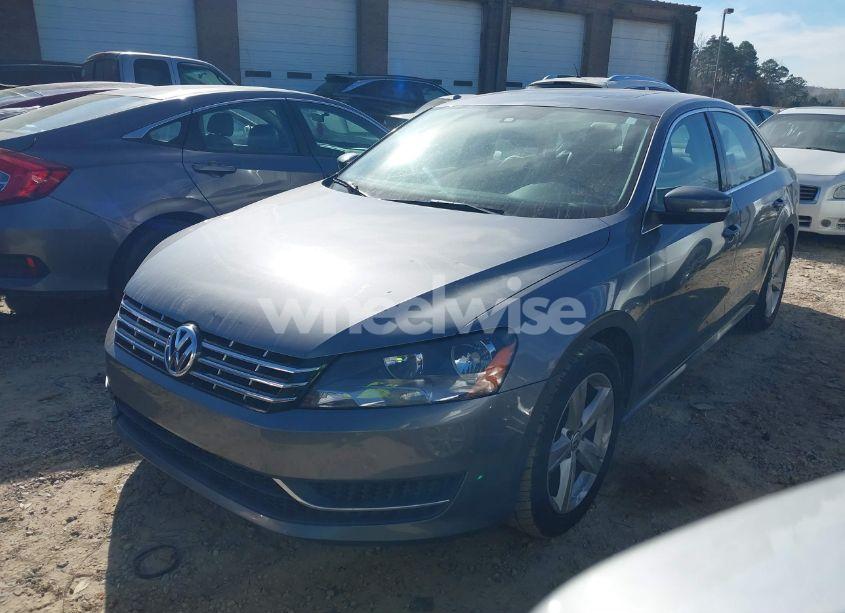 Photo 2 of 2013 Volkswagen Passat 2.5L SE (VIN 1VWBP7A33DC047157)