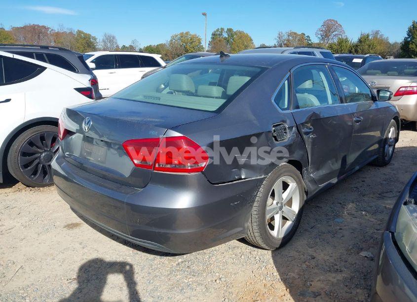 Photo 4 of 2013 Volkswagen Passat 2.5L SE (VIN 1VWBP7A33DC047157)