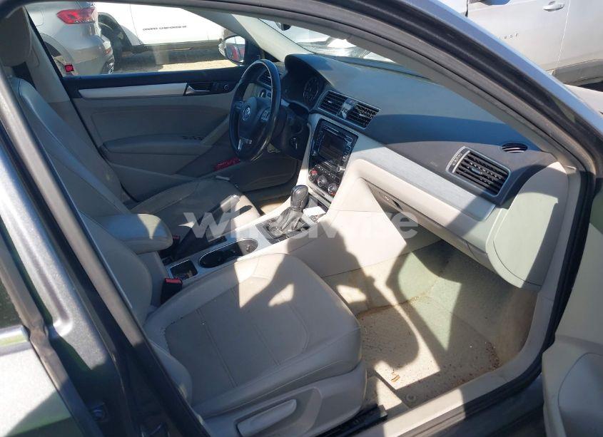 Photo 5 of 2013 Volkswagen Passat 2.5L SE (VIN 1VWBP7A33DC047157)