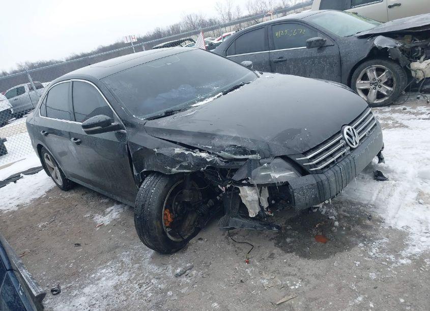 2013 Volkswagen Passat 2.5L SE (VIN 1VWBP7A33DC117711) main photo