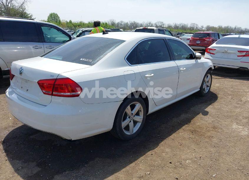 Photo 4 of 2012 Volkswagen Passat 2.5L SE (VIN 1VWBP7A34CC012643)