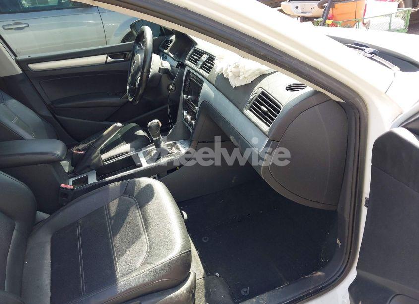 Photo 5 of 2012 Volkswagen Passat 2.5L SE (VIN 1VWBP7A34CC012643)