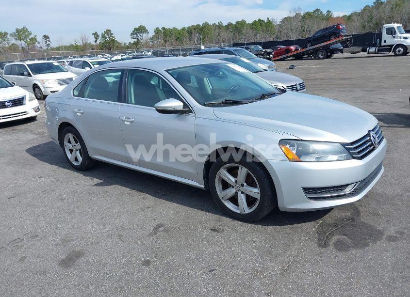 2012 Volkswagen Passat 2.5L SE (VIN 1VWBP7A34CC045237) main photo