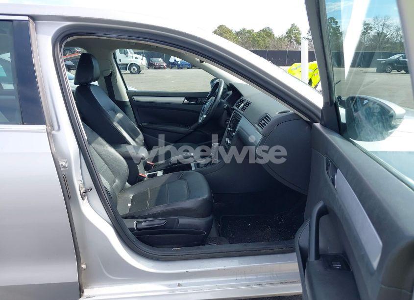 Photo 5 of 2012 Volkswagen Passat 2.5L SE (VIN 1VWBP7A34CC045237)
