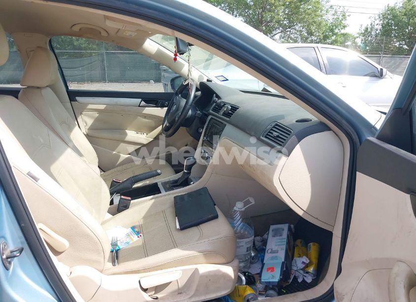 Photo 5 of 2012 Volkswagen Passat 2.5L SE (VIN 1VWBP7A34CC053418)