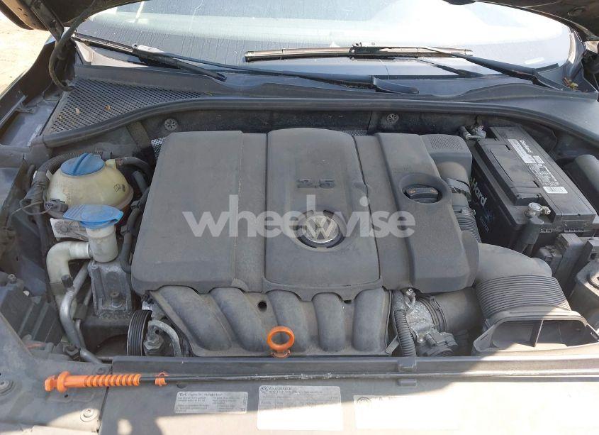 Photo 10 of 2013 Volkswagen Passat 2.5L SE (VIN 1VWBP7A34DC008707)