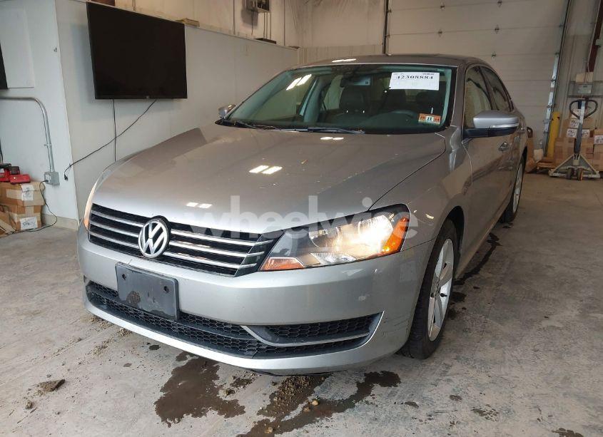 Photo 2 of 2013 Volkswagen Passat 2.5L SE (VIN 1VWBP7A34DC024082)