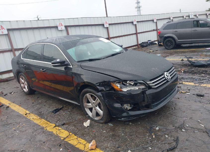 2013 Volkswagen Passat 2.5L SE (VIN 1VWBP7A34DC061455) main photo