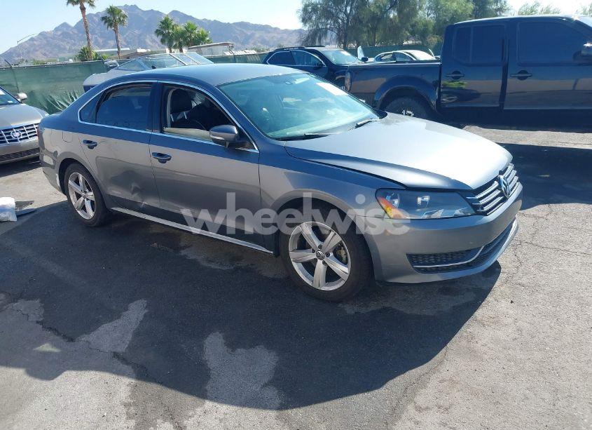 2013 Volkswagen Passat 2.5L SE (VIN 1VWBP7A34DC075453) main photo