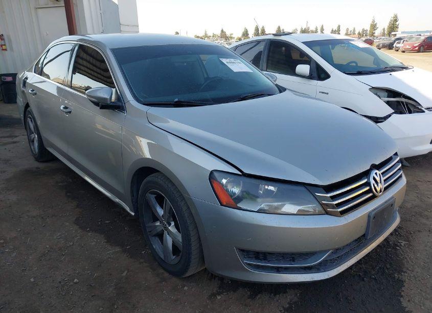 2012 Volkswagen Passat 2.5L SE (VIN 1VWBP7A35CC011243) main photo