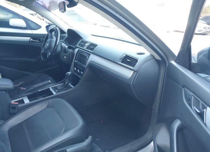 Photo 5 of 2012 Volkswagen Passat 2.5L SE (VIN 1VWBP7A35CC011243)