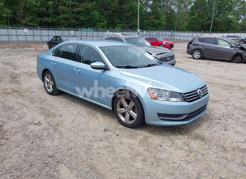 2012 Volkswagen Passat 2.5L SE (VIN 1VWBP7A35CC025482) main photo