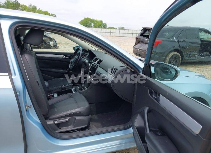 Photo 5 of 2012 Volkswagen Passat 2.5L SE (VIN 1VWBP7A35CC025482)