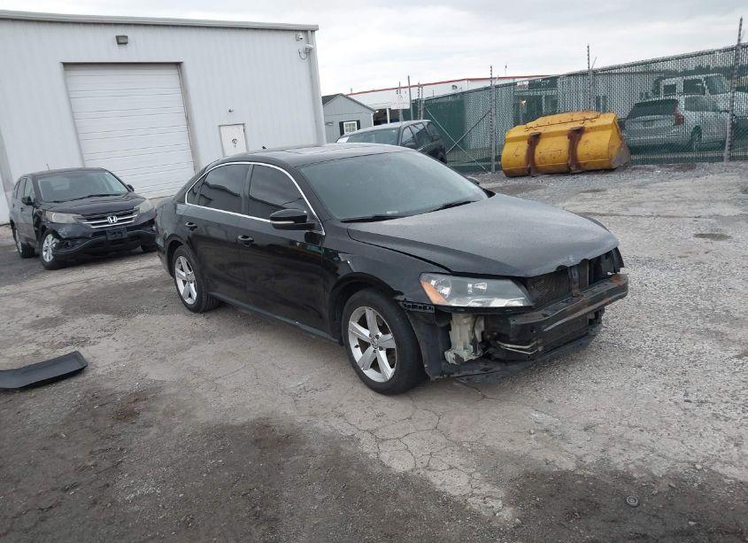 2013 Volkswagen Passat 2.5L SE (VIN 1VWBP7A35DC061819) main photo