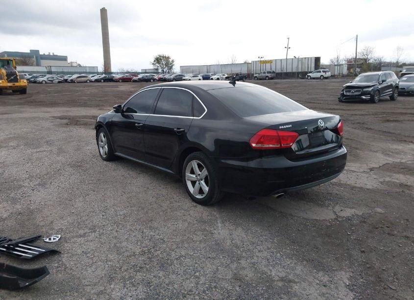 Photo 3 of 2013 Volkswagen Passat 2.5L SE (VIN 1VWBP7A35DC061819)