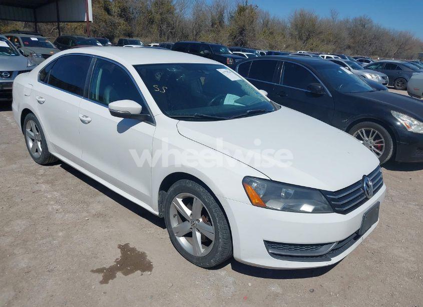 2013 Volkswagen Passat 2.5L SE (VIN 1VWBP7A35DC086378) main photo