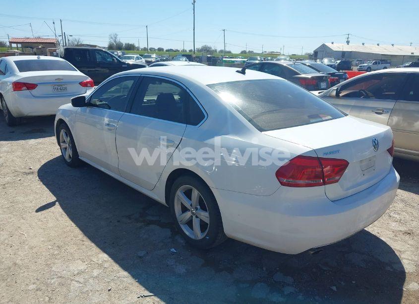 Photo 3 of 2013 Volkswagen Passat 2.5L SE (VIN 1VWBP7A35DC086378)