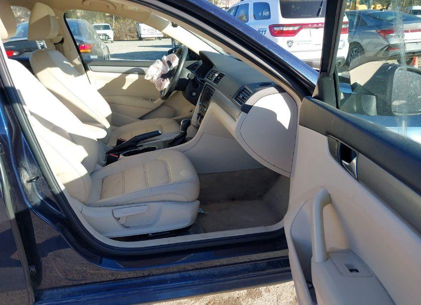 Photo 5 of 2014 Volkswagen Passat 2.5L SE (VIN 1VWBP7A35EC012752)