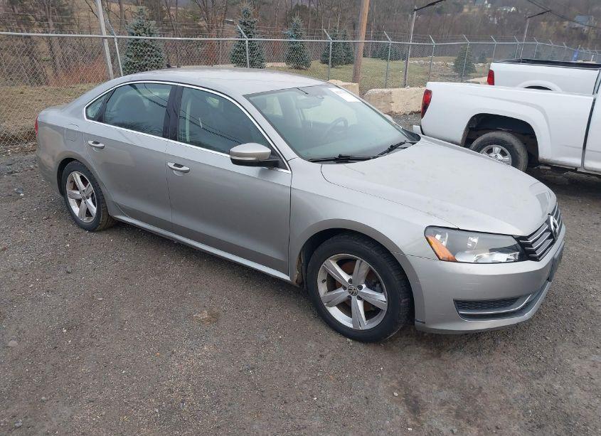 2014 Volkswagen Passat 2.5L SE (VIN 1VWBP7A35EC019460) main photo