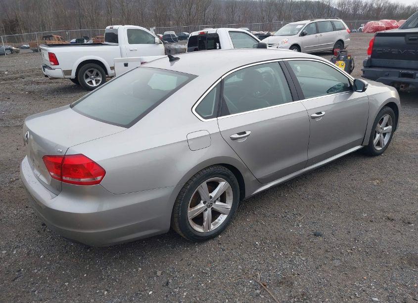 Photo 4 of 2014 Volkswagen Passat 2.5L SE (VIN 1VWBP7A35EC019460)