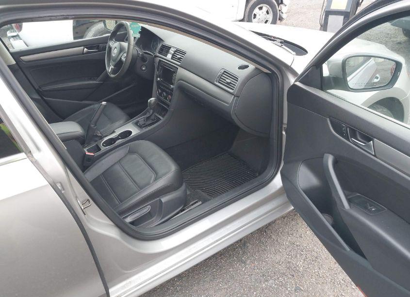 Photo 5 of 2014 Volkswagen Passat 2.5L SE (VIN 1VWBP7A35EC019460)