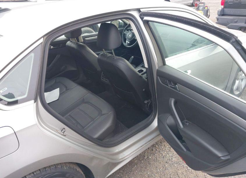 Photo 8 of 2014 Volkswagen Passat 2.5L SE (VIN 1VWBP7A35EC019460)