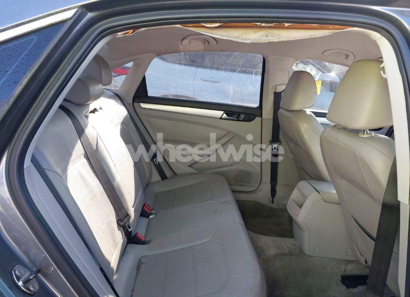Photo 8 of 2012 Volkswagen Passat 2.5L SE (VIN 1VWBP7A36CC038189)