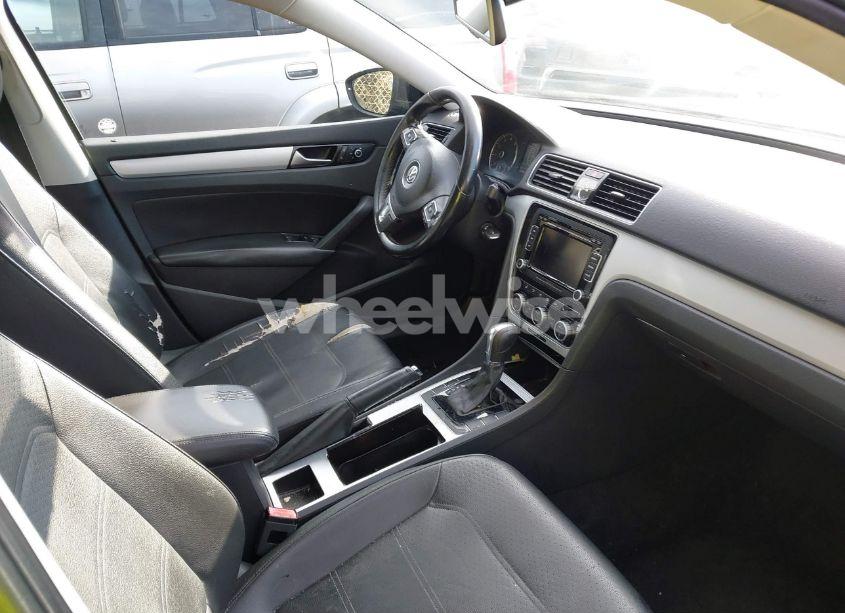 Photo 5 of 2012 Volkswagen Passat 2.5L SE (VIN 1VWBP7A36CC067207)