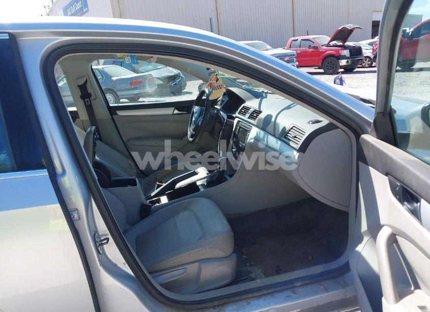 Photo 5 of 2012 Volkswagen Passat 2.5L SE (VIN 1VWBP7A36CC070205)