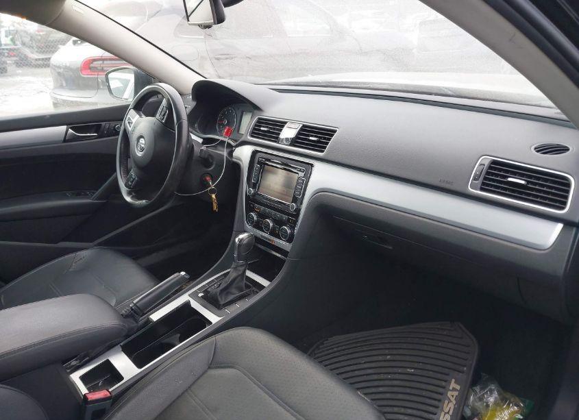 Photo 5 of 2012 Volkswagen Passat 2.5L SE (VIN 1VWBP7A36CC110038)