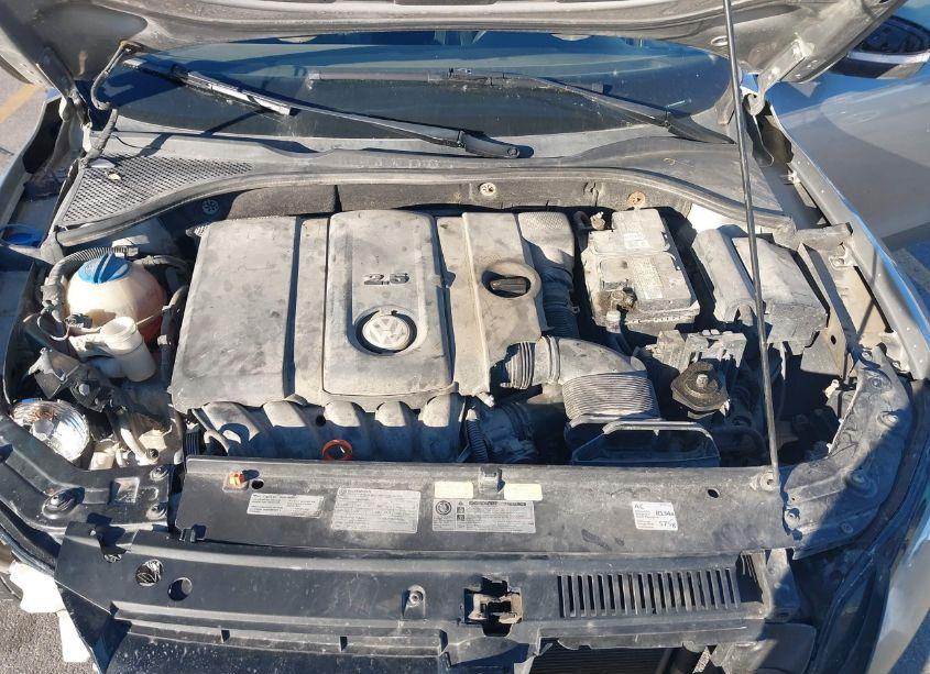 Photo 10 of 2013 Volkswagen Passat SE W/SUNROOF (VIN 1VWBP7A36DC009423)