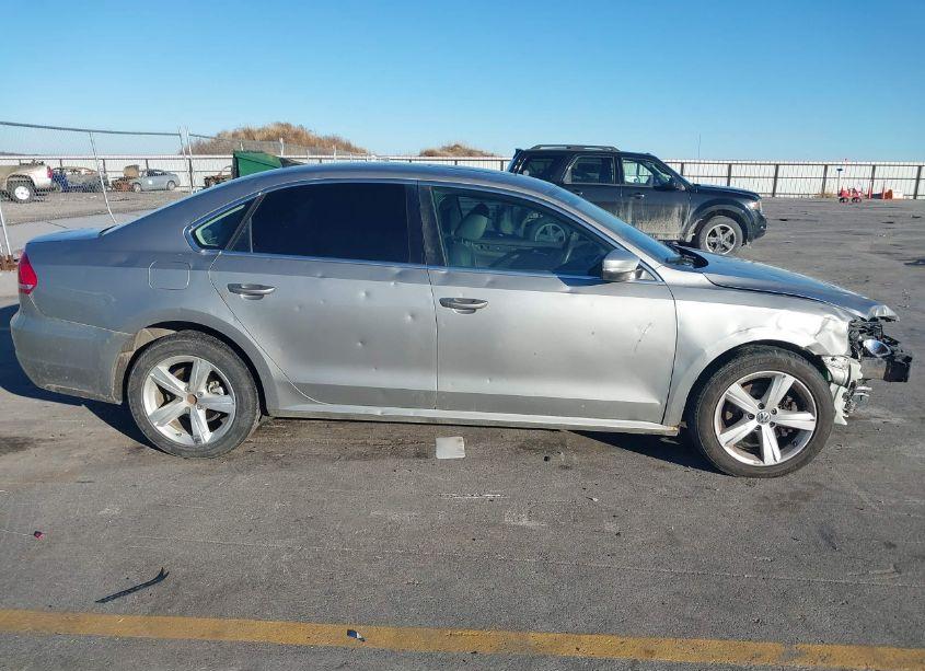 Photo 13 of 2013 Volkswagen Passat SE W/SUNROOF (VIN 1VWBP7A36DC009423)