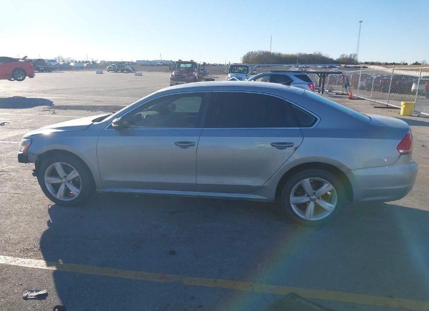 Photo 14 of 2013 Volkswagen Passat SE W/SUNROOF (VIN 1VWBP7A36DC009423)