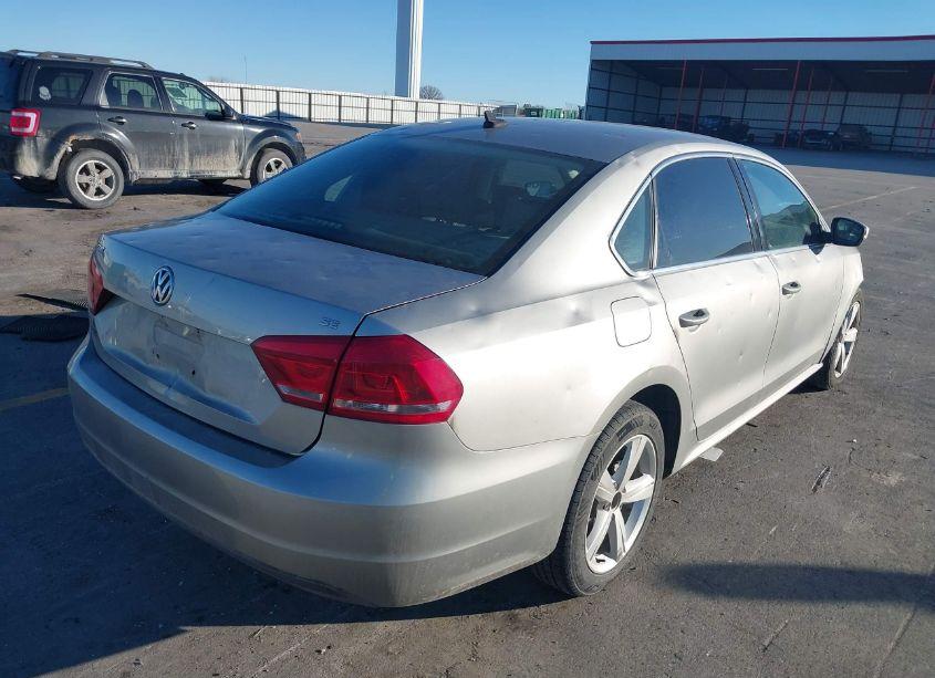 Photo 4 of 2013 Volkswagen Passat SE W/SUNROOF (VIN 1VWBP7A36DC009423)