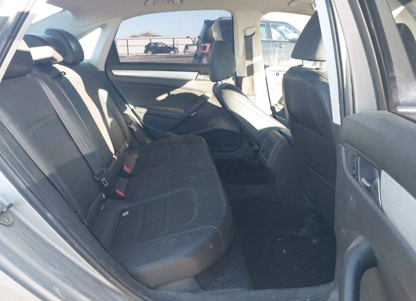 Photo 8 of 2013 Volkswagen Passat SE W/SUNROOF (VIN 1VWBP7A36DC009423)