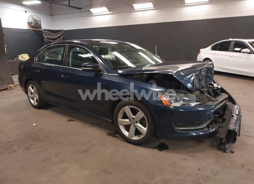 2013 Volkswagen Passat 2.5L SE (VIN 1VWBP7A36DC037819) main photo