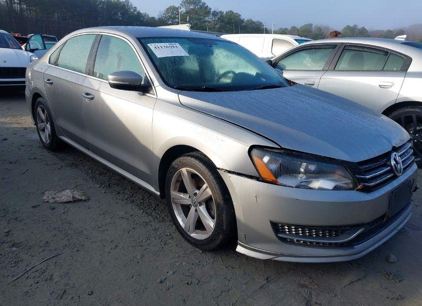 2013 Volkswagen Passat 2.5L SE (VIN 1VWBP7A36DC054538) main photo