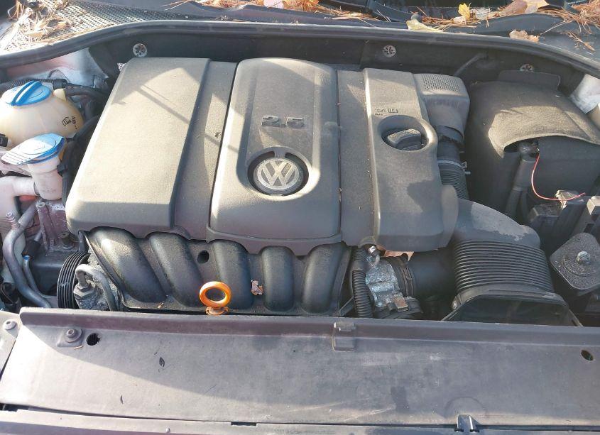 Photo 10 of 2013 Volkswagen Passat 2.5L SE (VIN 1VWBP7A36DC054538)