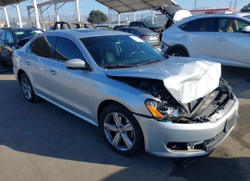 2013 Volkswagen Passat 2.5L SE (VIN 1VWBP7A36DC105293) main photo