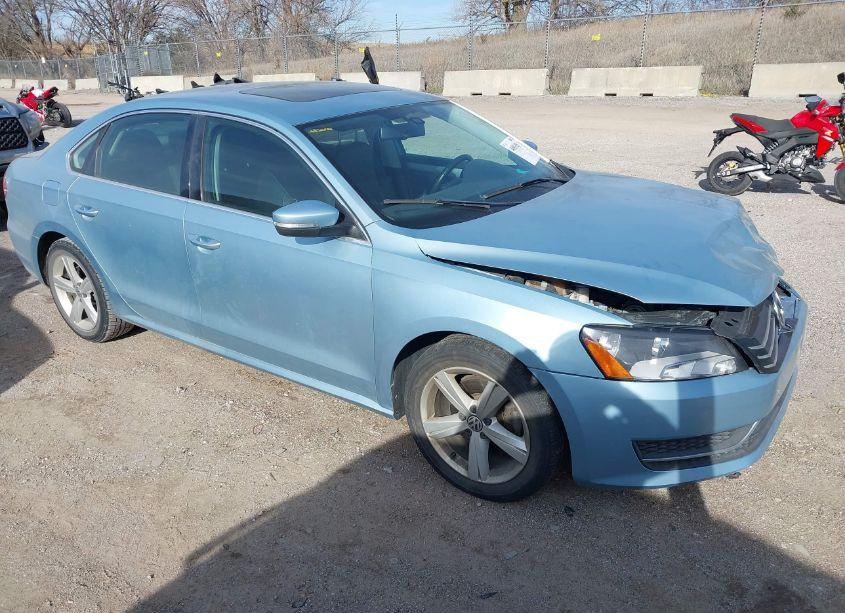 2013 Volkswagen Passat 2.5L SE (VIN 1VWBP7A36DC151450) main photo