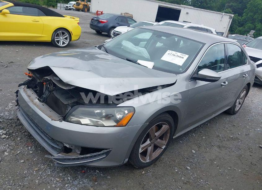 Photo 2 of 2012 Volkswagen Passat 2.5L SE (VIN 1VWBP7A37CC002284)