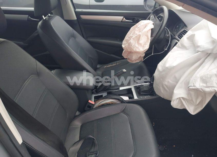 Photo 5 of 2012 Volkswagen Passat 2.5L SE (VIN 1VWBP7A37CC002284)