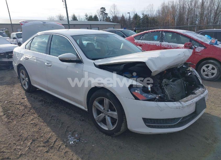 2012 Volkswagen Passat 2.5L SE (VIN 1VWBP7A37CC009431) main photo