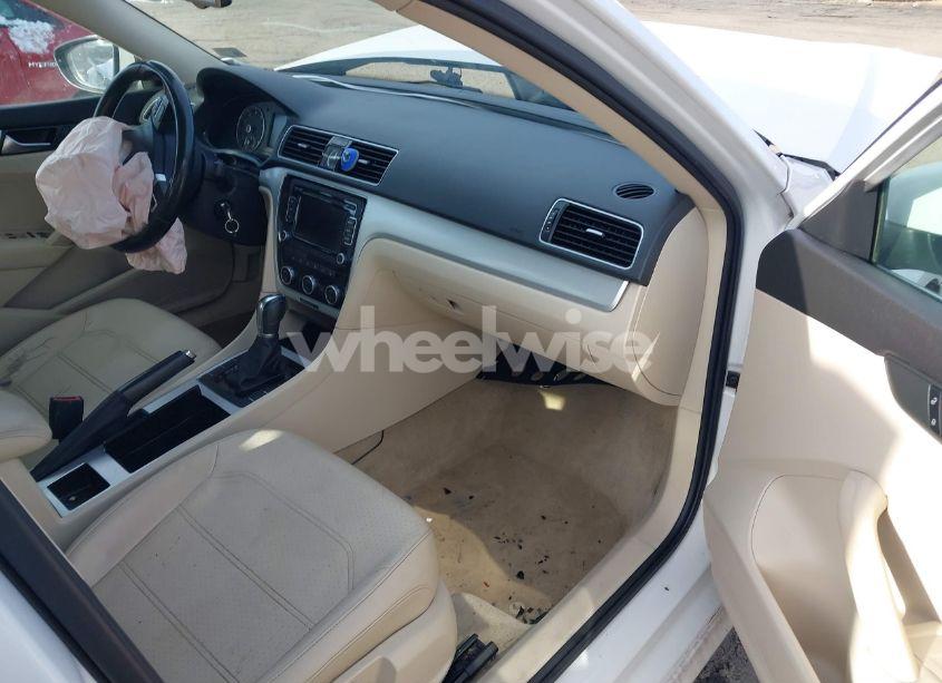 Photo 5 of 2012 Volkswagen Passat 2.5L SE (VIN 1VWBP7A37CC009431)